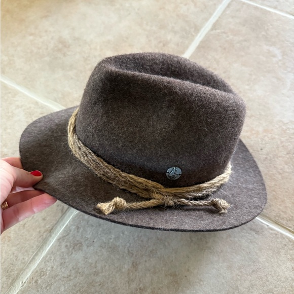 Austria hat NEW size 56 100% wool brown color
